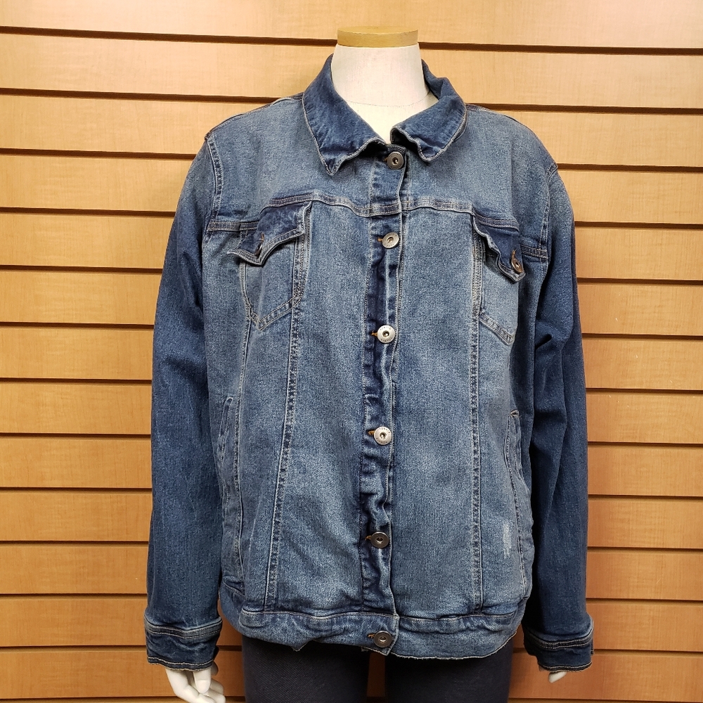 Torrid Stretch Denim Jacket Size 4 Trucker Style Long Sleeve Classic